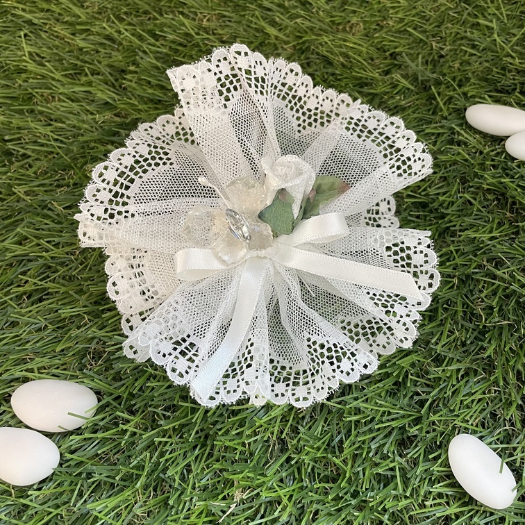 SACCHETTO TULLE BIANCO CON BORDO PIZZO CON ROSA E FARFALLA